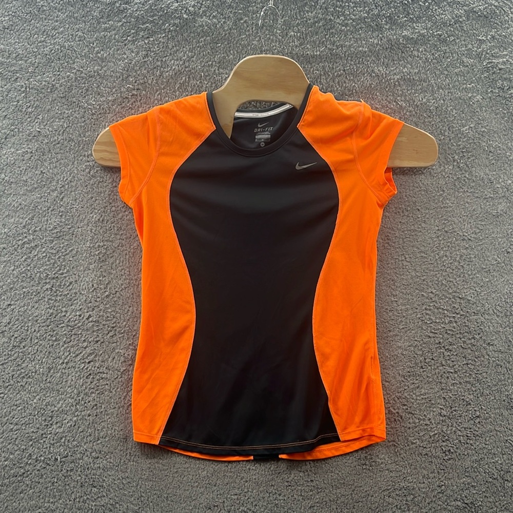 MINT CONDITION Nike woman’s racer speed short sleeves black/hyper orange size M